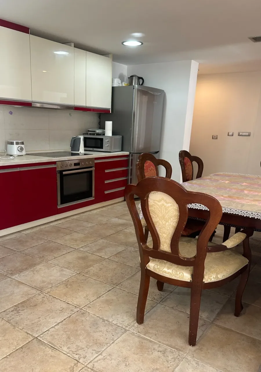 Kotor Dobrota’da Buena Vista’da Deniz ve Havuz Manzaralı 2+1 Daire