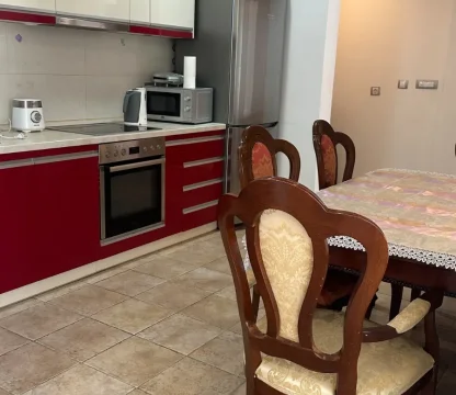 Kotor Dobrota’da Buena Vista’da Deniz ve Havuz Manzaralı 2+1 Daire
