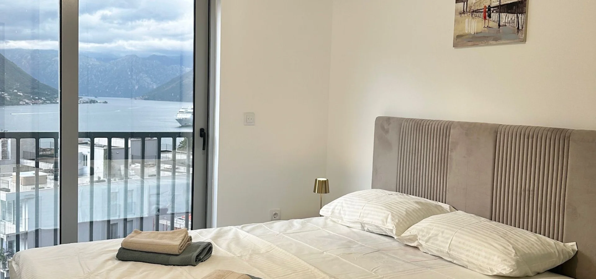 Kotor Dobrota’da Deniz Manzaralı 2+1 Daire – 69 m²