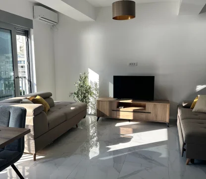 Kotor Dobrota’da Deniz Manzaralı 2+1 Daire – 69 m²
