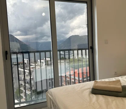 Kotor Dobrota’da Deniz Manzaralı 2+1 Daire – 69 m²