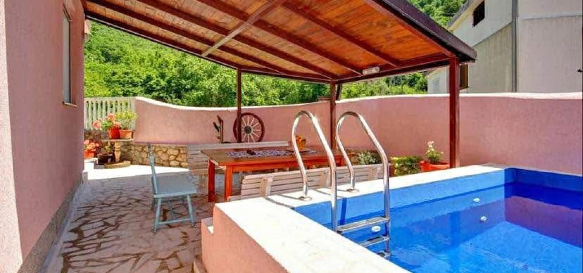 2+1 Detached house with private pool in Budva