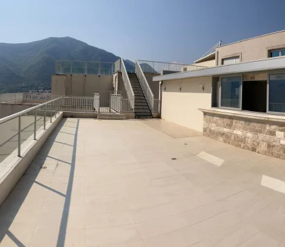 Kotor Dobrota'da Deniz Manzaralı 1+0 Satılık Stüdyo Daire