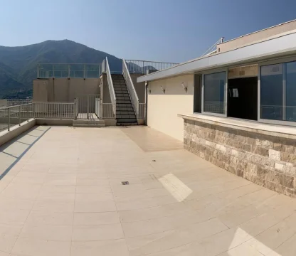 Kotor Dobrota'da Deniz Manzaralı 1+0 Satılık Stüdyo Daire