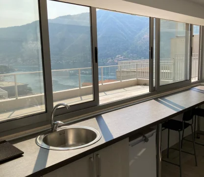 Kotor Dobrota'da Deniz Manzaralı 1+0 Satılık Stüdyo Daire