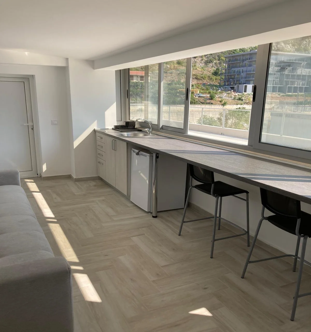 Kotor Dobrota'da Deniz Manzaralı 1+0 Satılık Stüdyo Daire