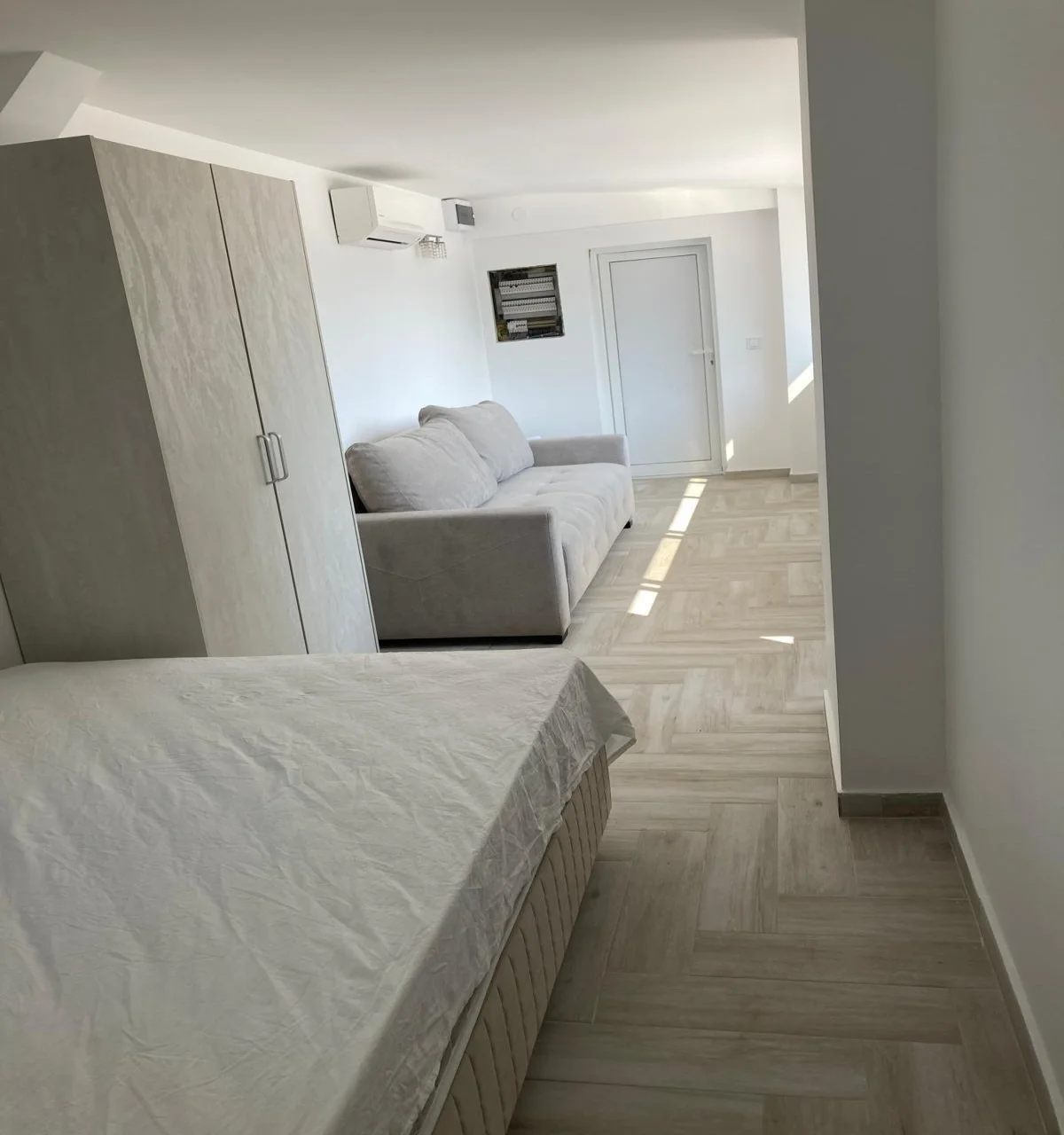 Kotor Dobrota'da Deniz Manzaralı 1+0 Satılık Stüdyo Daire