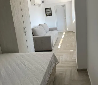 Kotor Dobrota'da Deniz Manzaralı 1+0 Satılık Stüdyo Daire