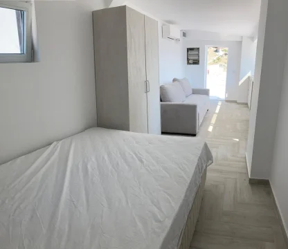 Kotor Dobrota'da Deniz Manzaralı 1+0 Satılık Stüdyo Daire