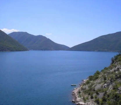Kotor Perast'ta Denize Sıfır Satılık Arsa – Adriyatik Kıyısında Eşsiz Yatırım Fırsatı
