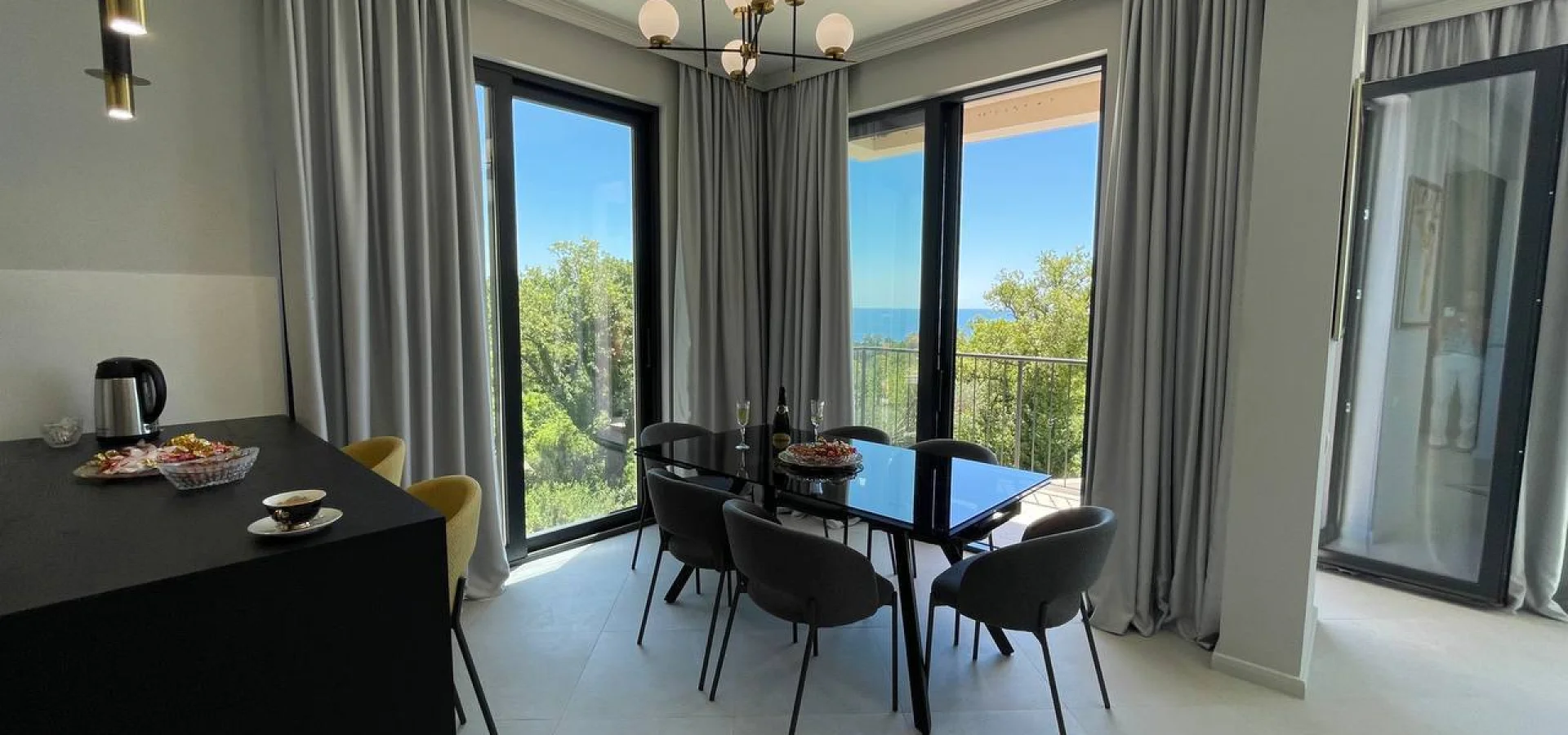 Budva'da Özel Havuzlu Lüks Villa – Adriyatik'e Karşı Prestijli Bir Yaşam