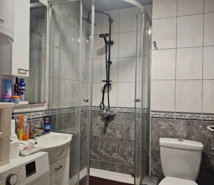 Budva'da New School yakınlarında 1 + 1 daire