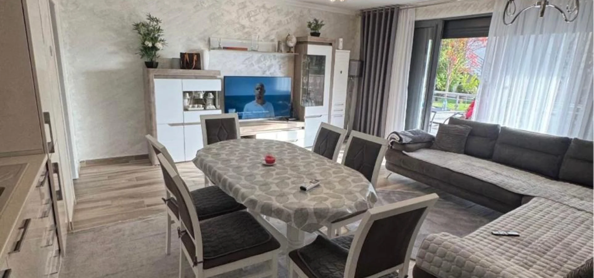 Квартира 2+1 в комплексе с бассейном в районе Пржно, Будва