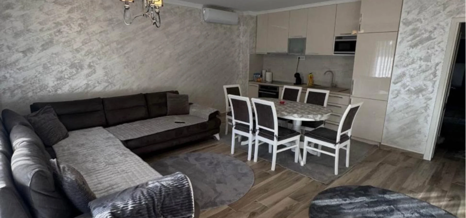 Квартира 2+1 в комплексе с бассейном в районе Пржно, Будва