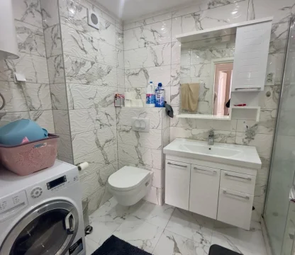 Квартира 2+1 в комплексе с бассейном в районе Пржно, Будва