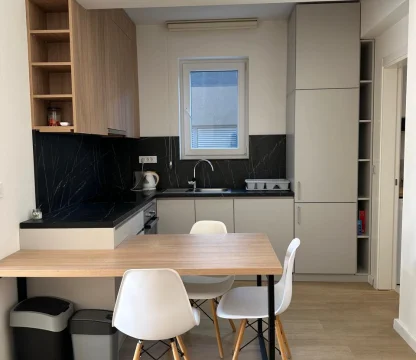 Budva Becici'de yüzme havuzu olan bir binada 1 + 1 daire Acil satış!