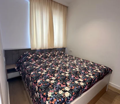 Budva Becici'de yüzme havuzu olan bir binada 1 + 1 daire Acil satış!